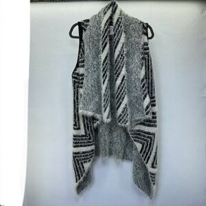 B Boutique by Evergreen Fuzzy‎ Sleeveless Cardigan Sweater Black White Geometric
